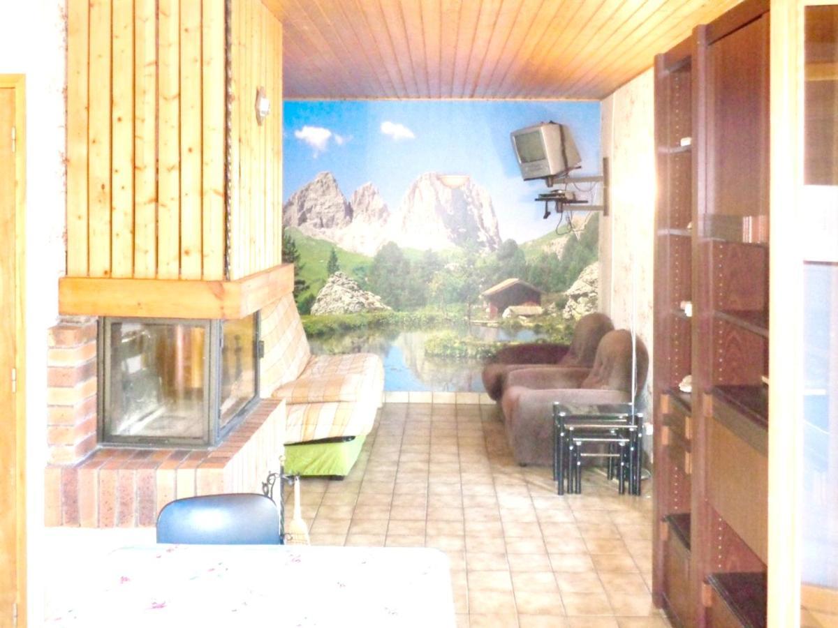 Chalet Charmant: Saint Gérons Retreat with Shared Pool Exterior photo