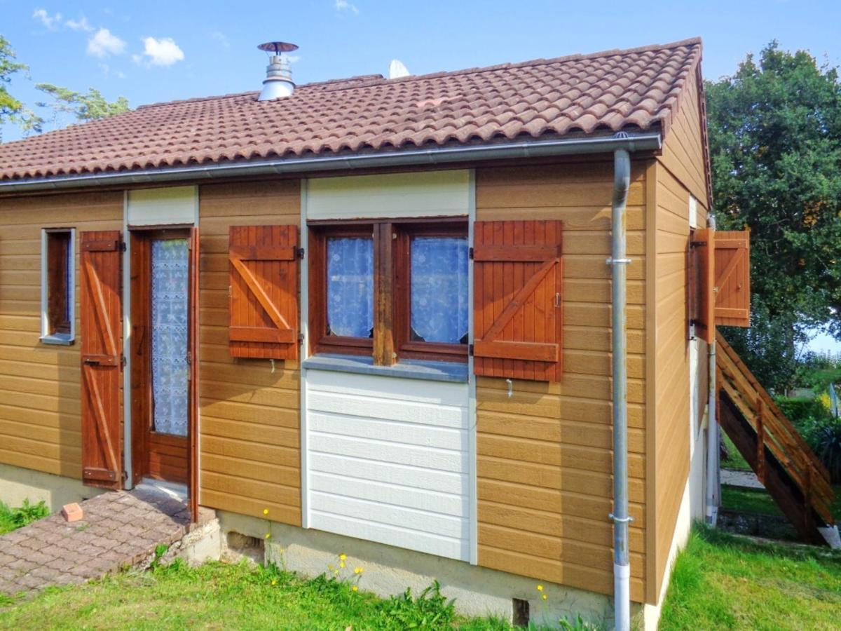 Chalet Charmant: Saint Gérons Retreat with Shared Pool Exterior photo