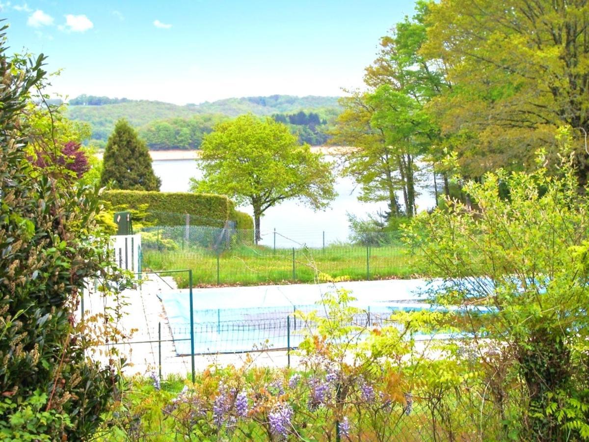 Chalet Charmant: Saint Gérons Retreat with Shared Pool Exterior photo