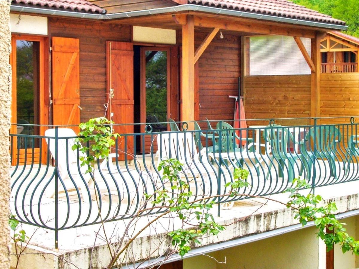 Chalet Charmant: Saint Gérons Retreat with Shared Pool Exterior photo